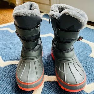 EUC Dream Pairs kids winter boots - size 4